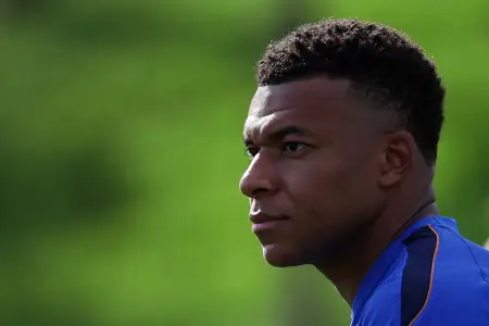 Mbappe Çin xalqından üzr istədi