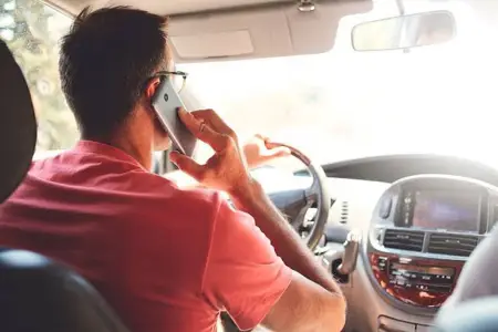 Telefondan istifadə edən sürücülər necə cərimələnəcək?