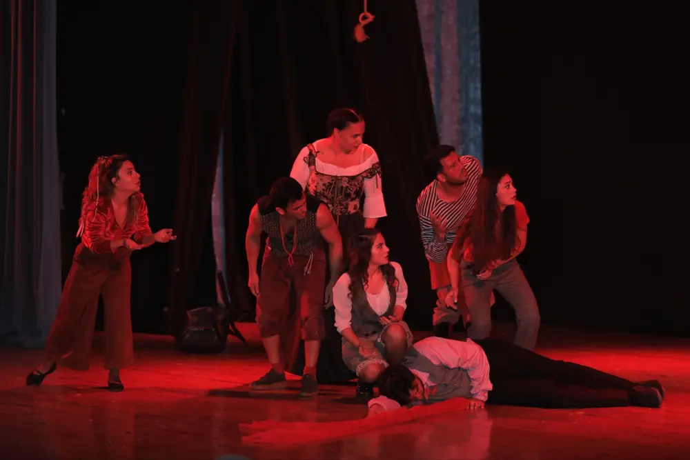  “İblis” tamaşası beynəlxalq festivalda mükafata layiq görüldü - FOTOLAR
