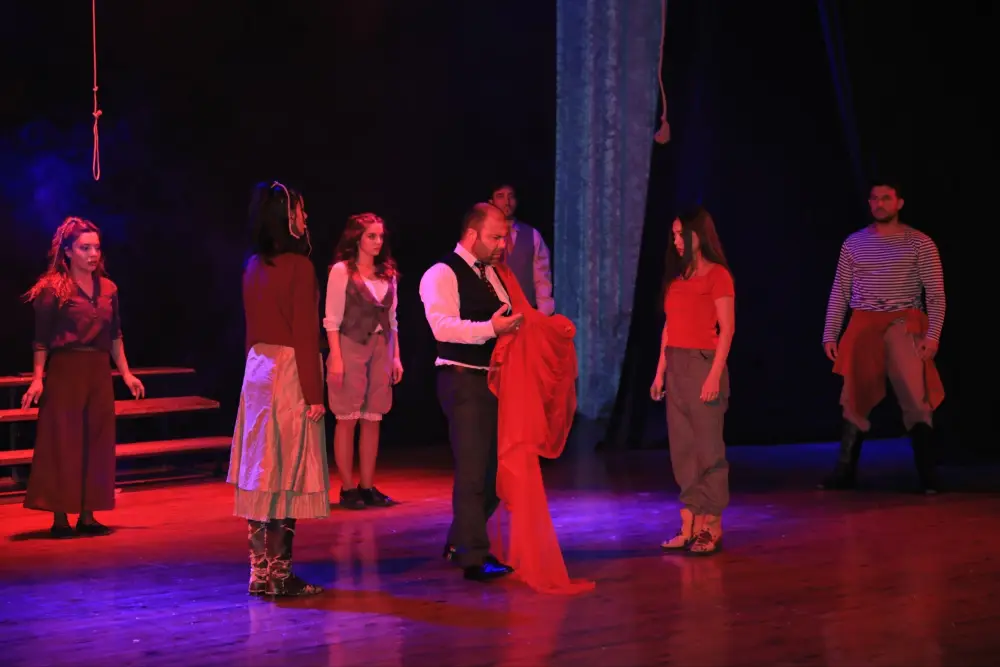  “İblis” tamaşası beynəlxalq festivalda mükafata layiq görüldü - FOTOLAR