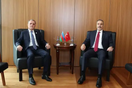 XİN başçılarının təkbətək görüşü keçirildi