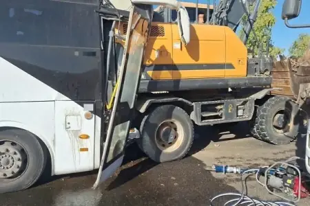 Tələbələrin olduğu avtobus traktorla toqquşdu - Ölən və yaralananlar var - VİDEO
