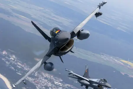 Polşada F-16 qırıcıları ilə bağlı pilot çatışmazlığı iddialarına cavab verildi