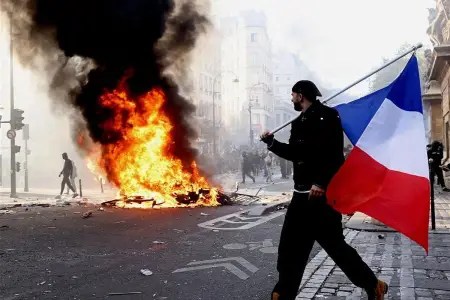Parisdə komendant saatı tətbiq ediləcək