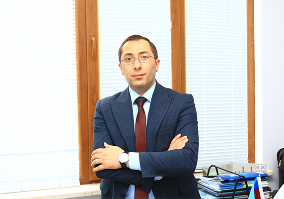 Təsil eksperti El&ccedil;in Əfəndi