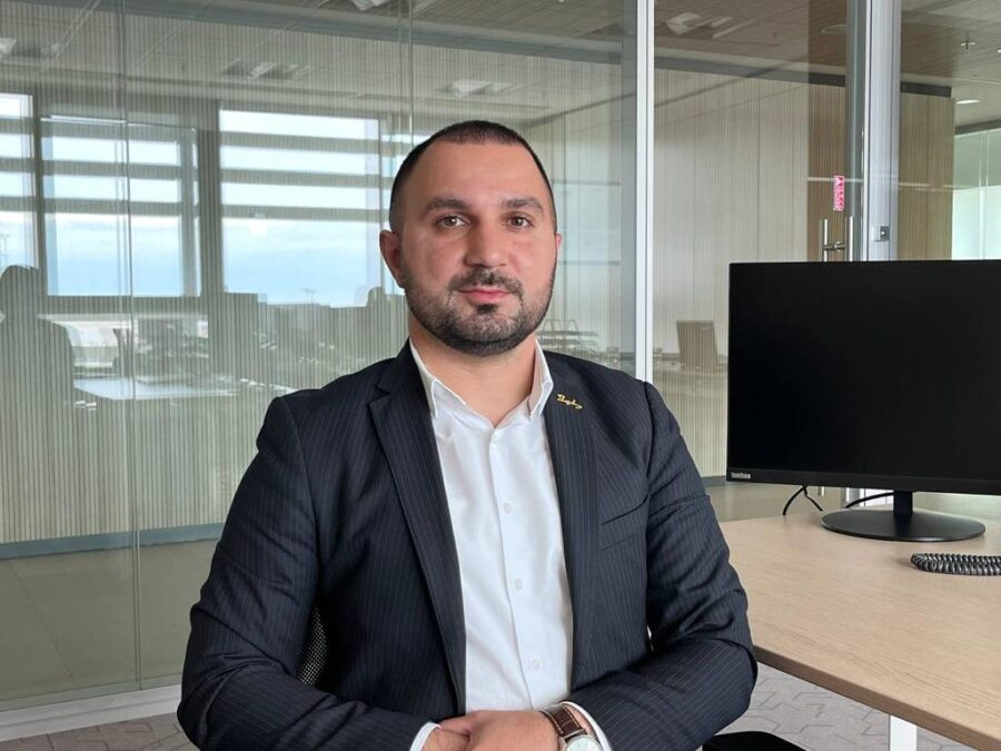 İT m&uuml;təxəssisi Elvin Həsənov 