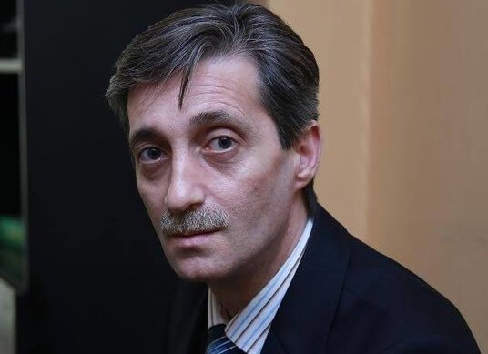 politoloq El&ccedil;in Xalidbəyli 