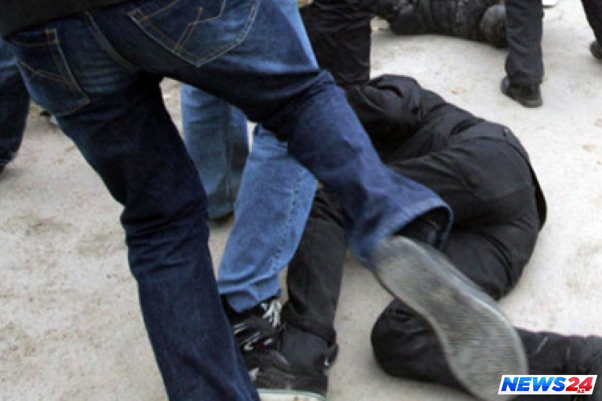 Deputatlar dava etdi, polislər yaralandı - VİDEO 