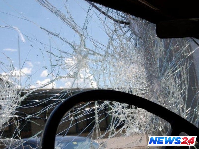 Qazaxda avtomobil körpüdən aşdı: sürücü yaralandı 