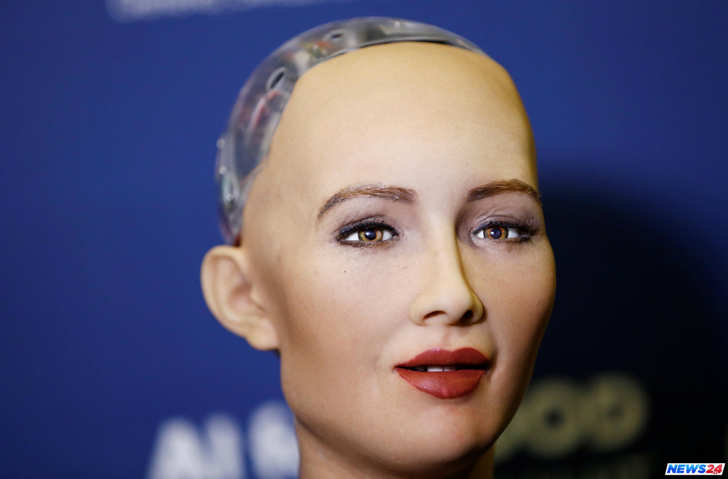 Dünyaca məşhur robot Sophia Bakıda Azərbaycan milli geyimində çıxış edəcək 