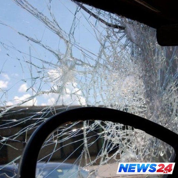Qazaxda avtomobil körpüdən aşdı: sürücü yaralandı 