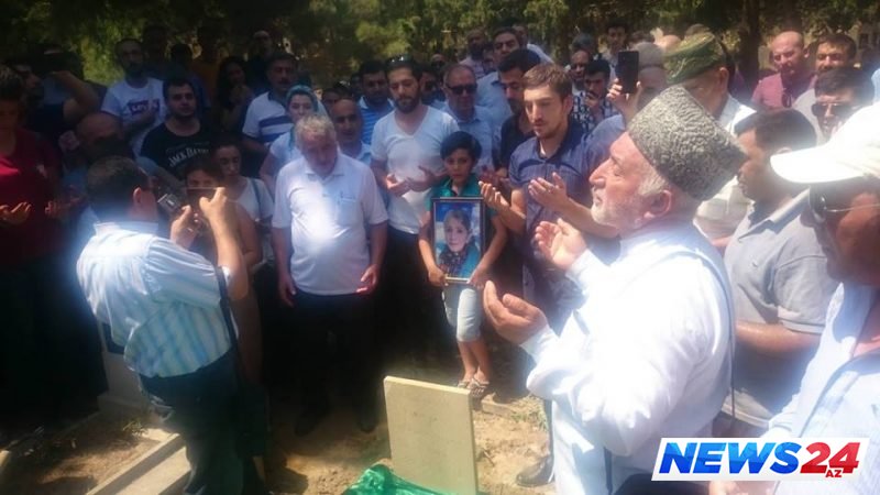 Mehman Hüseynovun anası dəfn edildi – Fotolar 