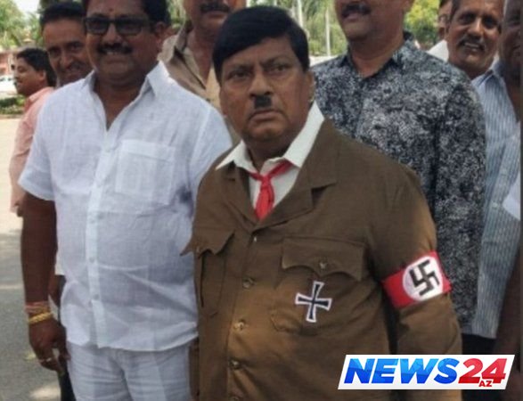 Hindistanlı deputat Hitlerə “çevrildi” - VİDEO 