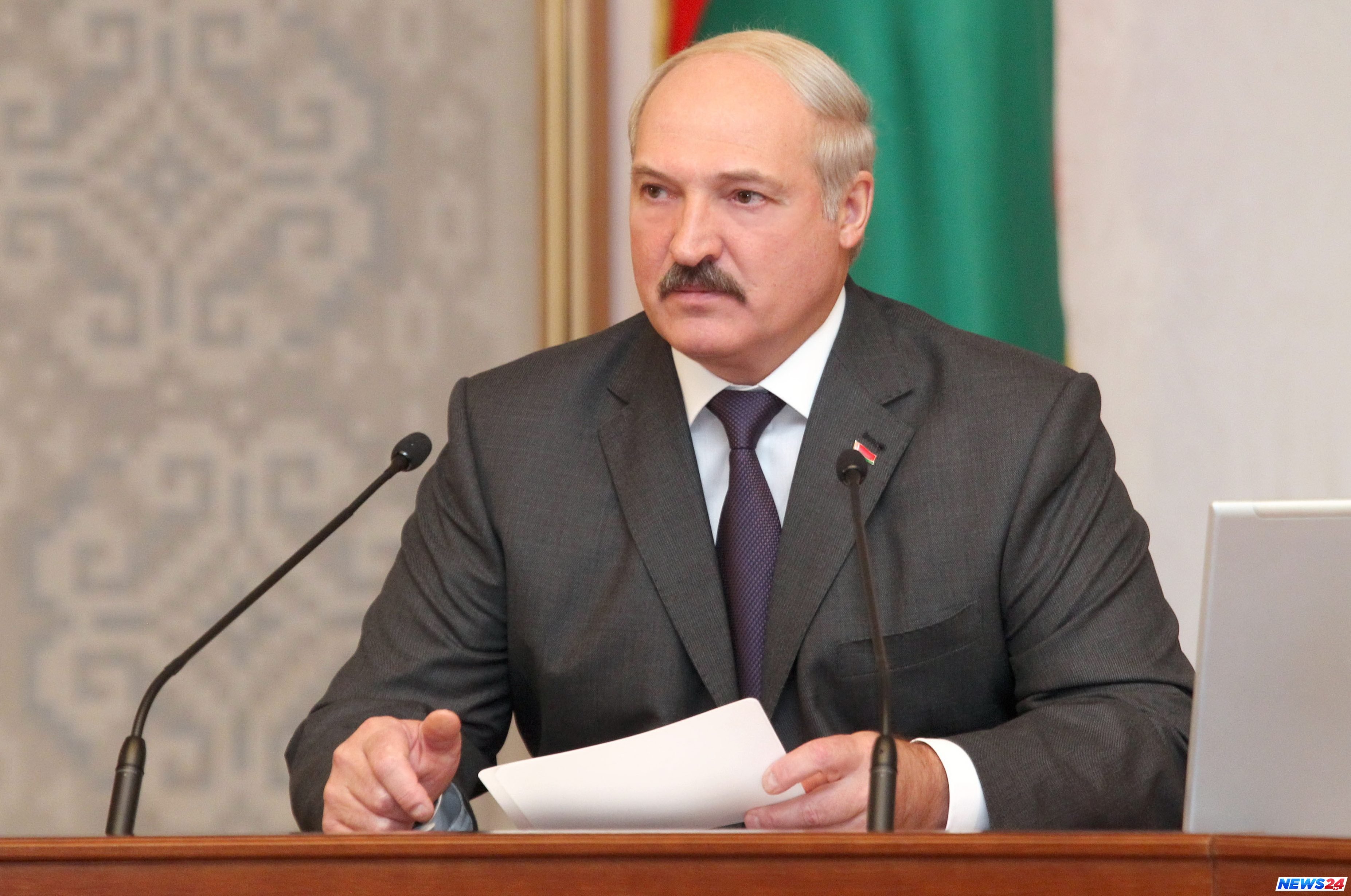 Lukaşenko hökuməti “təmizlədi” 