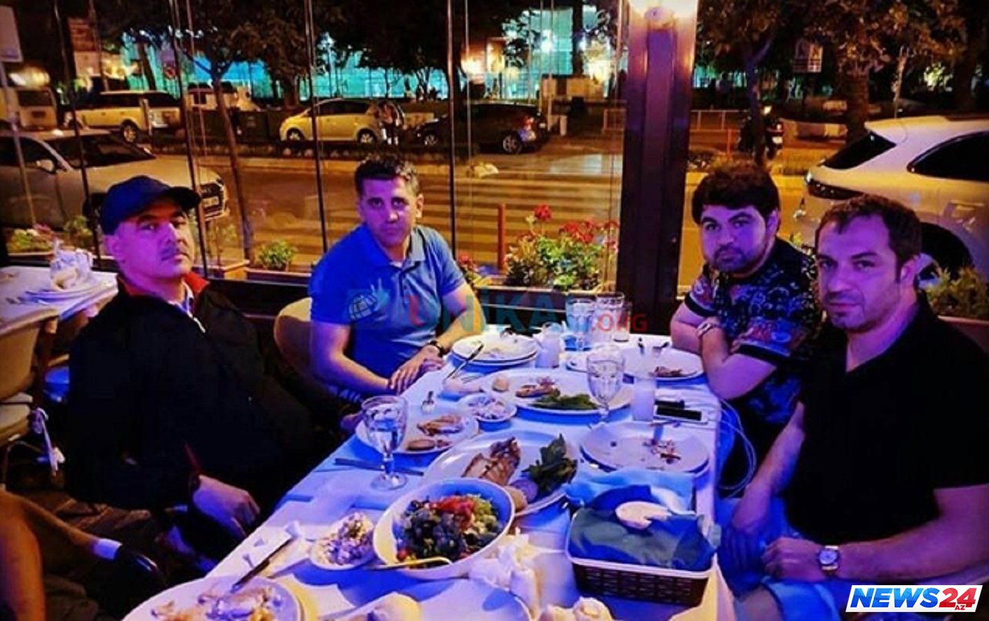 Elmar Vəliyev oğlu ilə restoranda - Yeni FOTO 