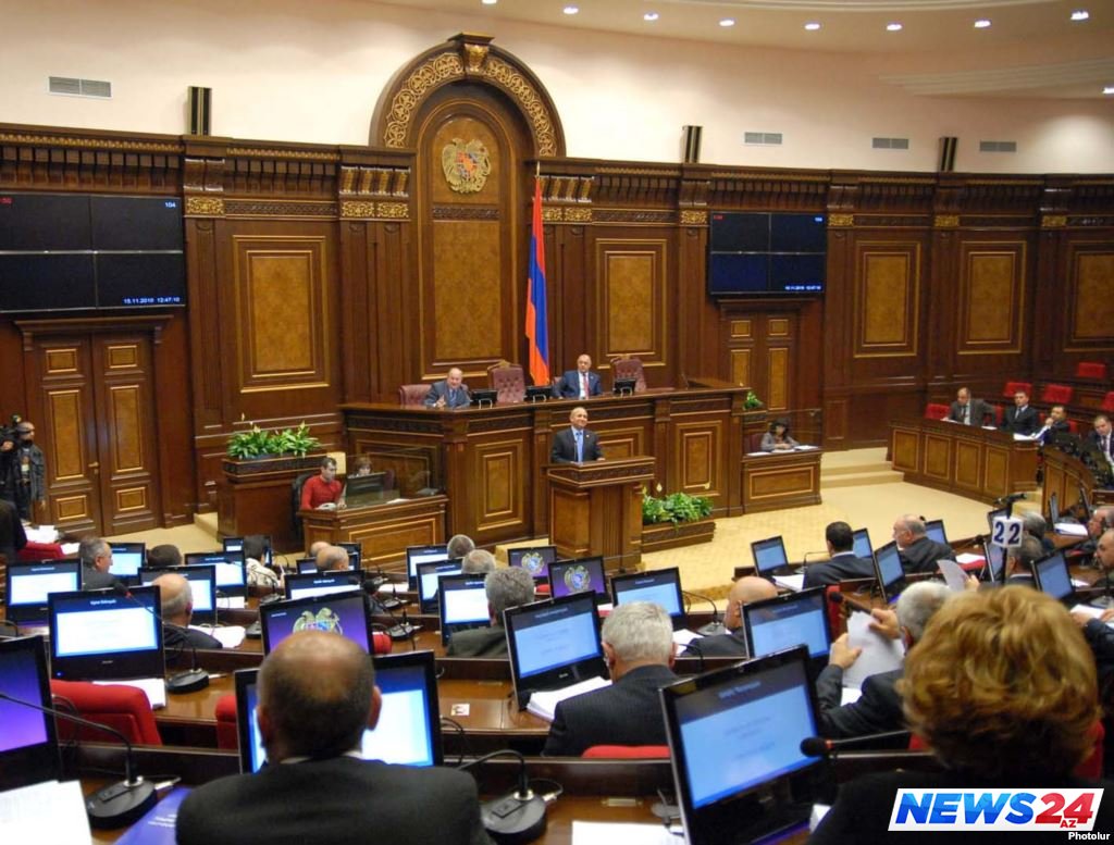Ermənistan parlamenti Azərbaycana müharibə elan etdi 