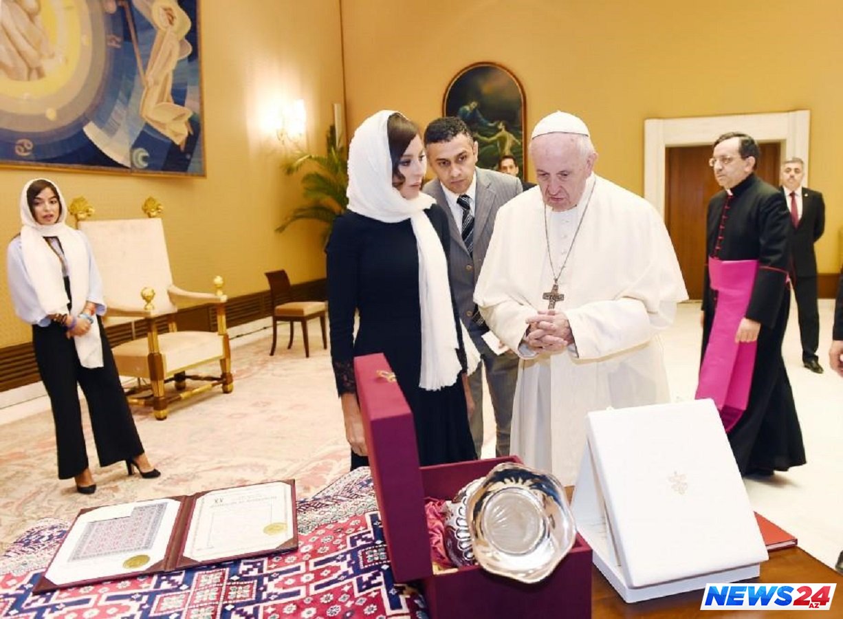 Mehriban Əliyeva Roma Papası ilə görüşdü 