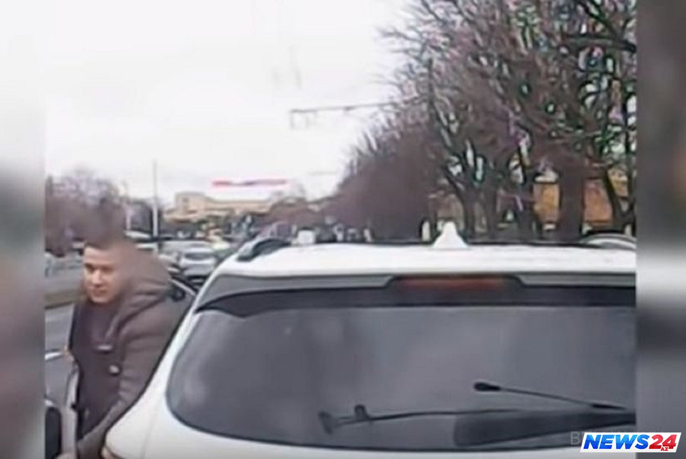 Azərbaycanlı Minskdə taksi sürücüsünü döydü - VİDEO 