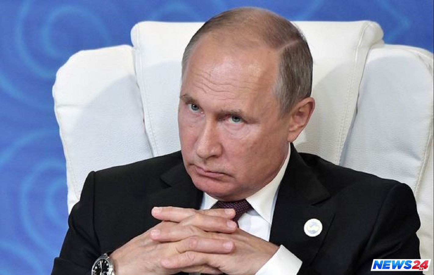 Putin səhvən kreslosuna oturan qubernatora söz atdı - VİDEO 