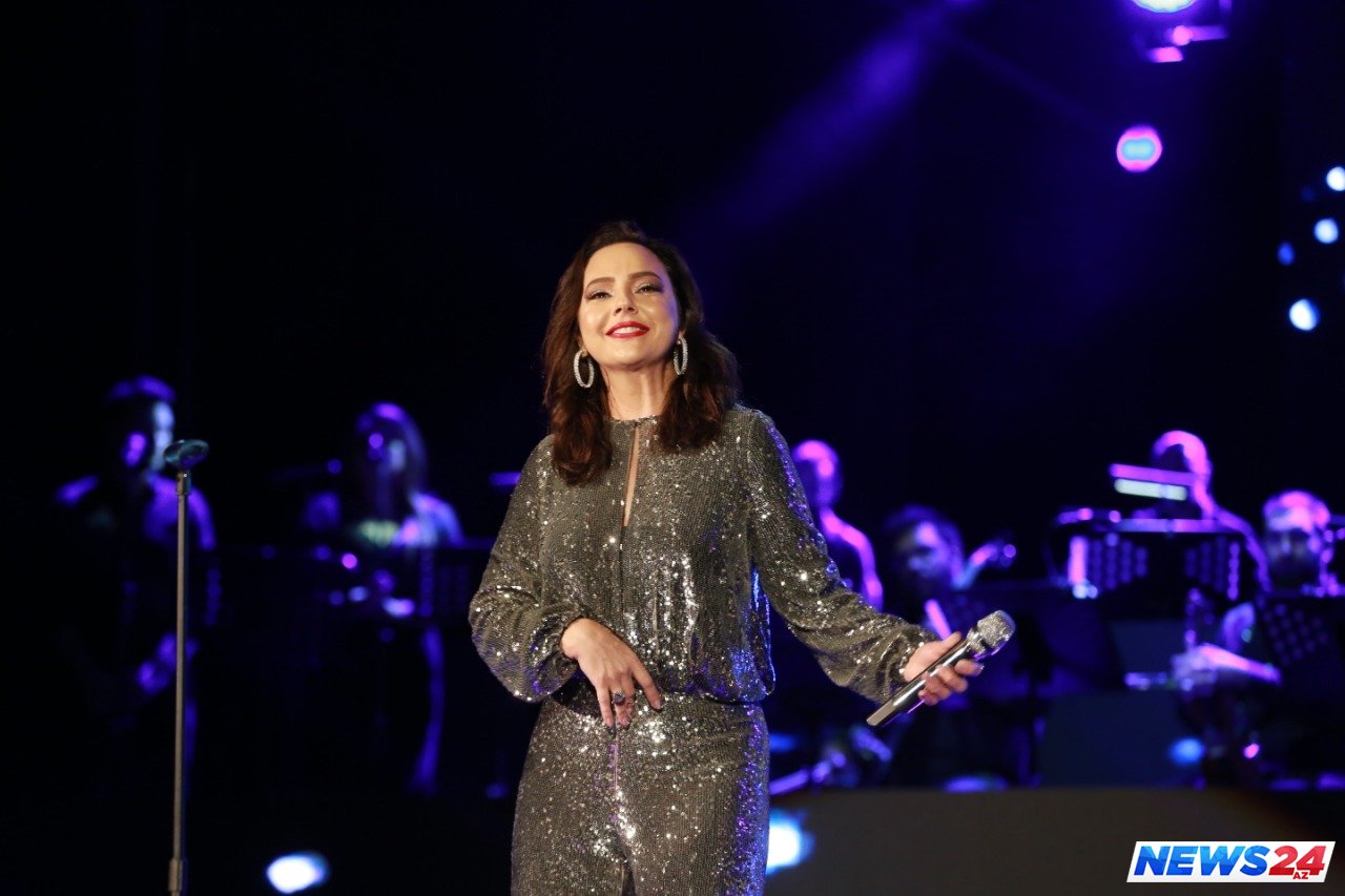 Ebru Gündeşin Bakı konsertindən - FOTOLAR 