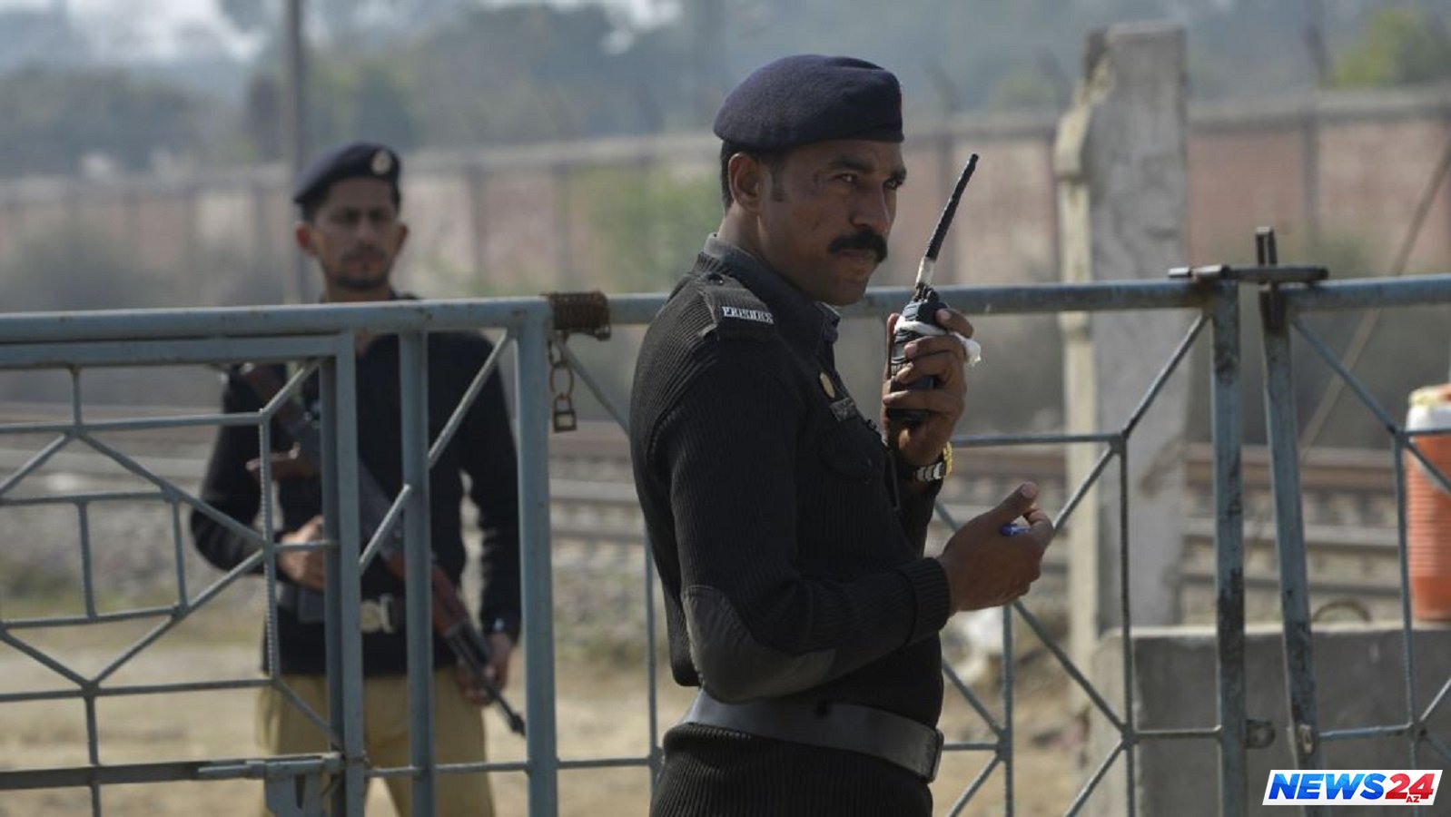 Çinin Pakistandakı konsulluğuna silahlı hücum olub, 2 polis öldürülüb 