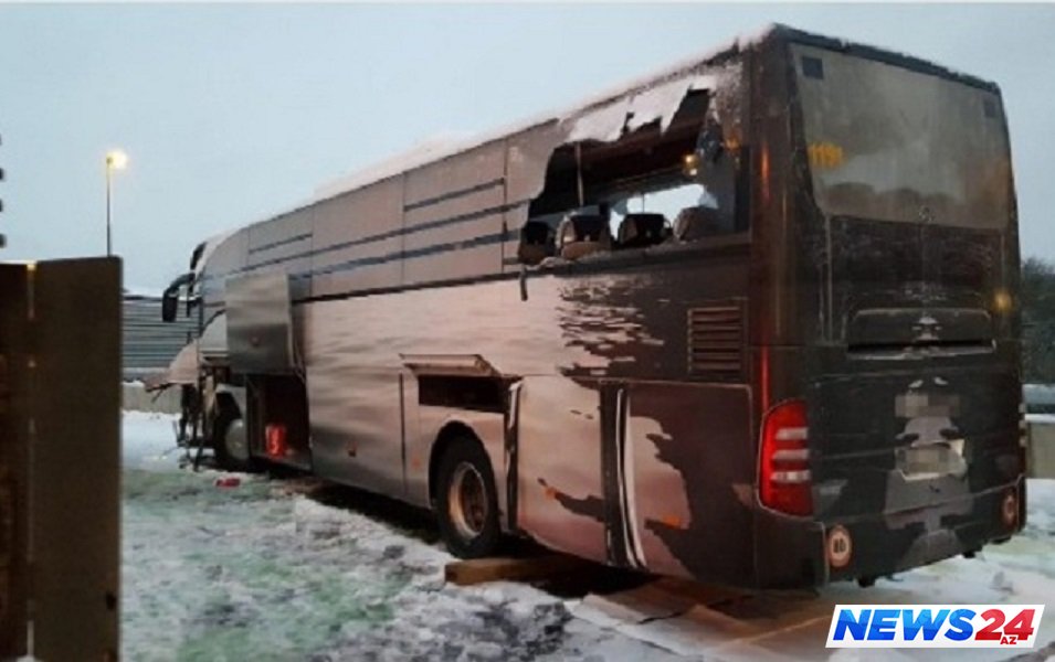 Turistləri daşıyan avtobus qəzaya uğradı - 44 nəfər yaralandı 