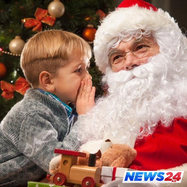 "Santa Klaus yoxdur" deyən müəllimi işdən çıxardılar - FOTO 