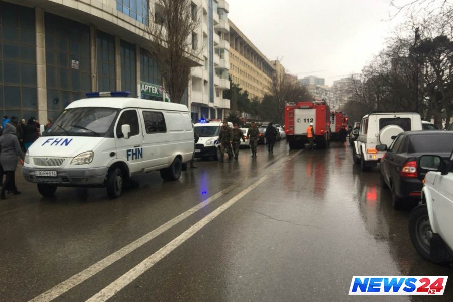 Bakıda çoxmərtəbəli yaşayış binası yanır, bir ailə 14-cü mərtəbədə qalıb 