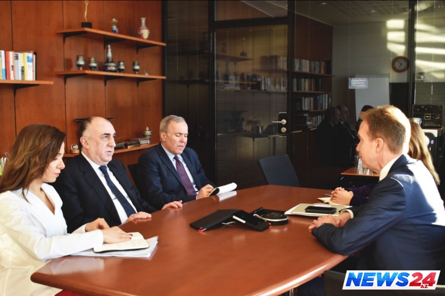 Elmar Məmmədyarov Dünya İqtisadi Forumunun prezidenti ilə görüşdü 