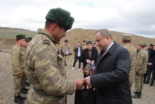 Adil Əliyev Ağdamda hərbiçilərlə görüşüb - FOTO