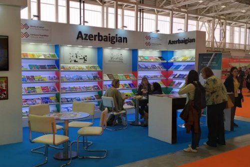 Azərbaycan kitabı Bolonya Beynəlxalq Uşaq Kitab Sərgisində - FOTO