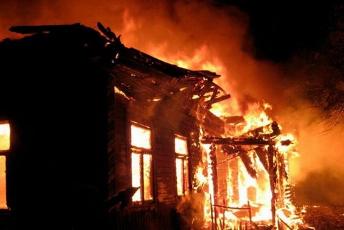 Xırdalanda ev yandı 