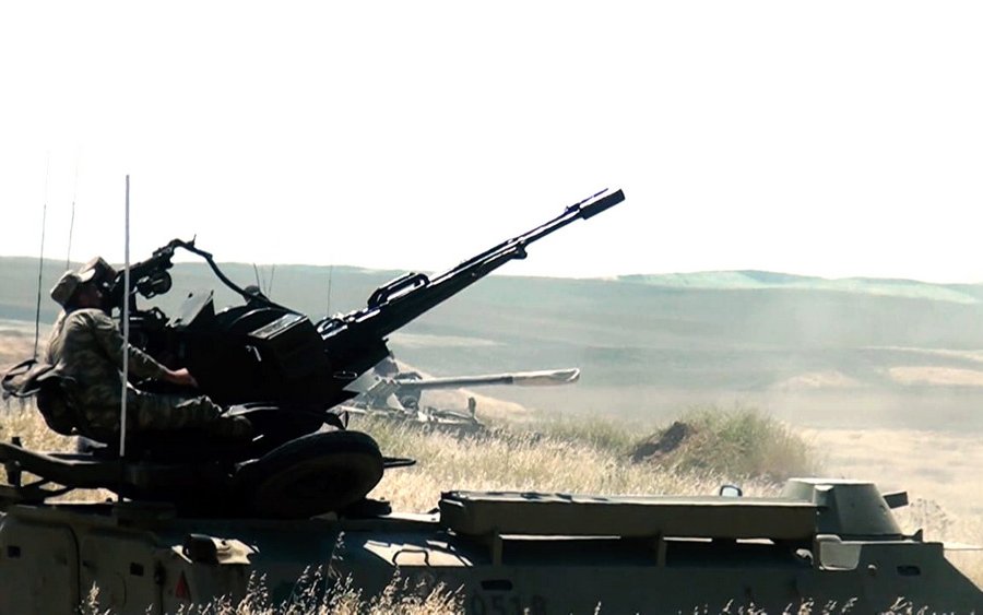Təlimdə tank bölmələri tapşırıqları yerinə yetirərkən FOTO  - VİDEO