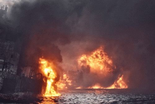 Limanda dəhşətli partlayış: 7 neft tankeri yandı