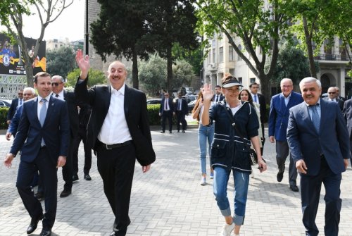 Prezident İlham Əliyev Dənizkənarı Milli Parkda gəzintiyə çıxıb FOTO - VİDEO