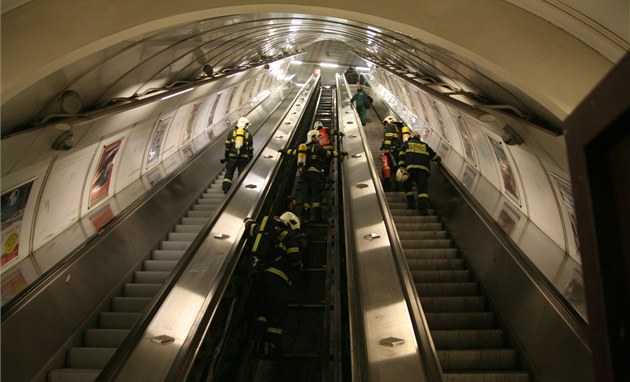 “Nizami” stansiyasının eskalatoru əsaslı təmir olunur 