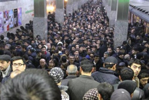 Bakı metrosunda növbəti həyəcan- insanlar qatardan düşürülüb