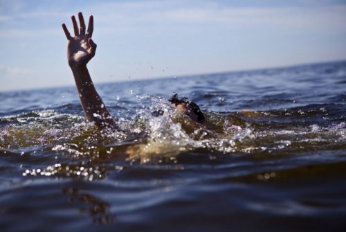 20 yaşlı gənc dənizdə boğuldu - Bakıda