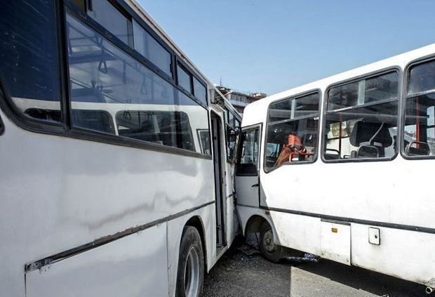 Sumqayıt yolunda iki avtobus toqquşdu: yaralananlar var - FOTO