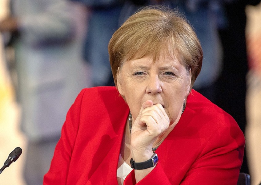 Merkel siyasətdən gedir 