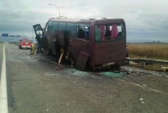 Ermənistanda avtobus qəzası oldu 18 nəfər xəsarət aldı