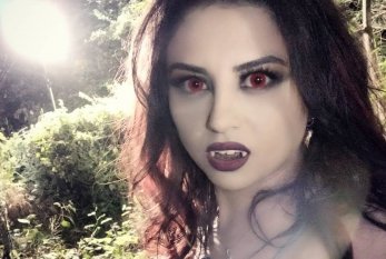 Azərbaycanlı aparıcı "vampir" oldu - VİDEO