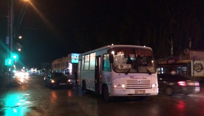 Yasamalda avtobus piyadanı vurdu Qadın travma keçirib