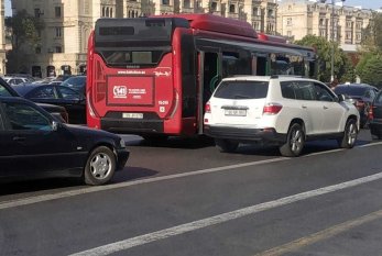 “BakuBus”un avtobusu ilə taksi toqquşub 
