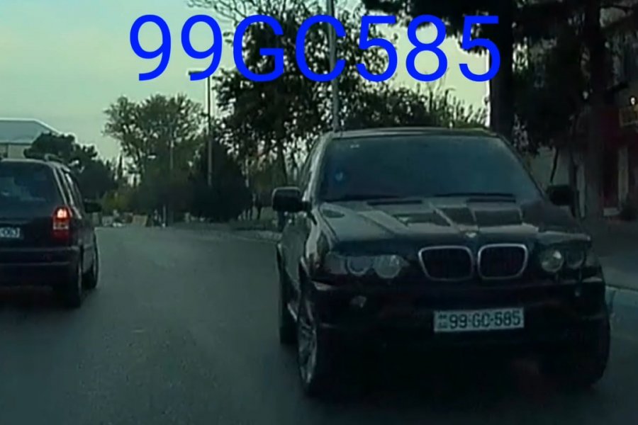 Bakıda sürücü “BMW X5”i digər maşınların üstünə sürdü – ŞOK VİDEO