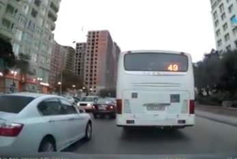 Bakıda avtobus sürücüsü qırmızıda keçdi, "protiv" çıxdı, qəza şəraiti yaratdı - VİDEO