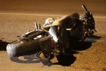 “VAZ-2107” motosikletlə toqquşdu, 17 yaşlı sürücü xəsarət aldı