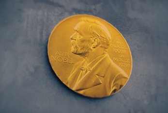Telefon və noutbuklarda istifadə olunan batareyalara görə “Nobel” mükafatı aldılar - FOTO