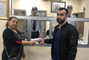Sərnişin Bakı metrosunda  400 manat pul tapdı - FOTO