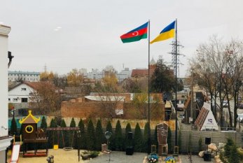 Erməni kilsəsinin yanında Azərbaycan bayrağı asıldı - FOTOLAR